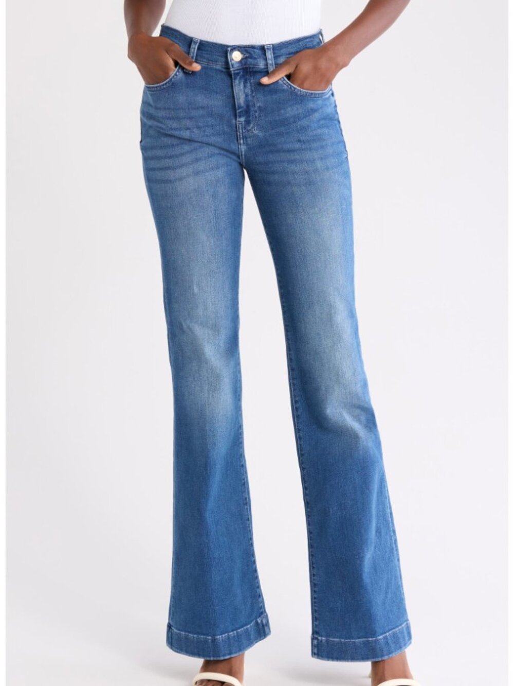 NWOT 7 For All Mankind Slim Illusion Dojo Mid Rise Flare Jeans In Almost Love 30 - Picture 2 of 8